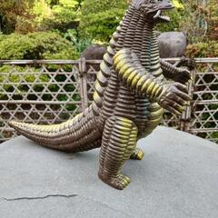 大怪獣のレッドキングのフィギュアです。の画像