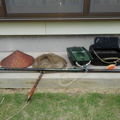 アユ釣り道具一式（竿、たも網、鮎船、おとり缶、蓑がさ）