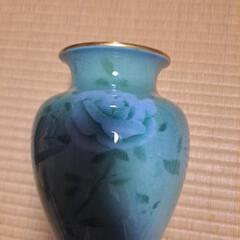 深川製磁　色絵彩磁　ローズ花瓶の画像