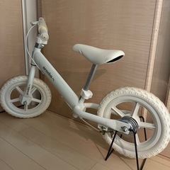 キックバイク12インチ　ストライダー　オールホワイト