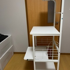 無料です！！！コンセント付きラック🔌23日までのお引き取りをお願いいたします！の画像