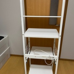 無料です！！！コンセント付きラック🔌23日までのお引き取りをお願いいたします！の画像