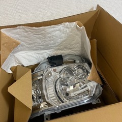 ハイエースワイド200系/純正ライト/新品