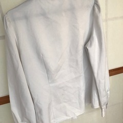 薄水色　長袖襟付き　ブラウスの画像