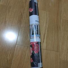 VEELIKE 壁紙シール リメイクシート 花柄 黒 9m 牡丹柄 壁紙 クロス シールタイプ ふすま紙 貼るだけ壁紙 剥がせる壁紙 カッティングシート インテリア 装飾 はがせる のり付き リフォーム 厚手 ウォールステッカー 模様換え 防水 耐熱 可愛い エレガント 天板 食器棚 家具 玄関 トイレ ドア 机 キャビネット トイレ 引き出し おしゃれ 北欧 幅44.5cmの画像
