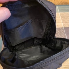 アディダス斜めがけの画像