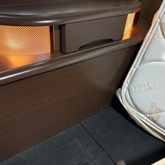 枕元電気、引き出し2つ付き　シングルベッドの画像