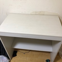 白シンプルな机