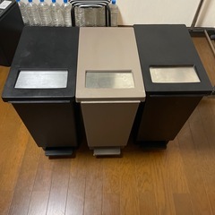 【受け渡し決定】踏むと開くゴミ箱三点セット