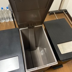 【受け渡し決定】踏むと開くゴミ箱三点セットの画像