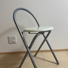 折りたたみ椅子の画像