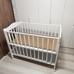 日本製 ベビーベッド キャスター付き ホワイト ハイタイプ 木製...