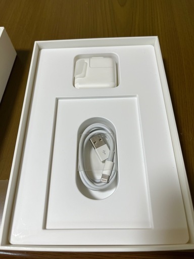iPad mini 4 128GB（液晶保護フィルム貼付済、本体ケース付）