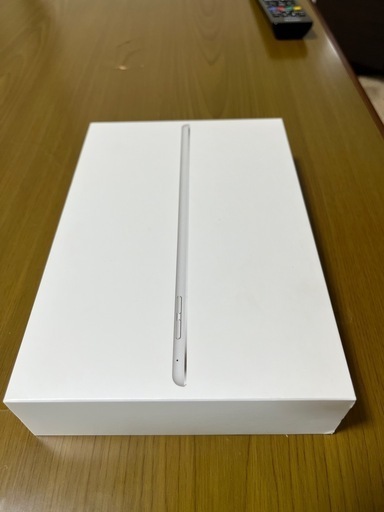 iPad mini 4 128GB（液晶保護フィルム貼付済、本体ケース付）