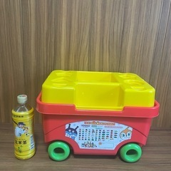 〈決まりました〉【無料でお譲り】アンパンマンの車型おもちゃ箱の画像