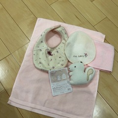 ルルララバイ スタイ ガラガラ リス おもちゃ タオル ピンク ...