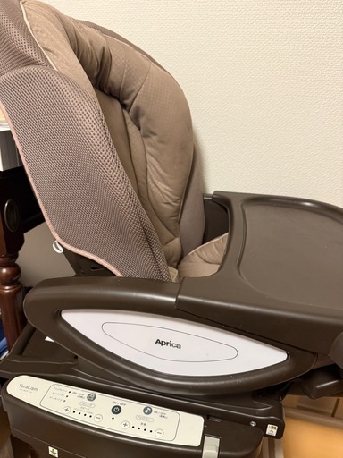 【限定価格！】ユラリズムオート　Aprica　オートスイング機能付き