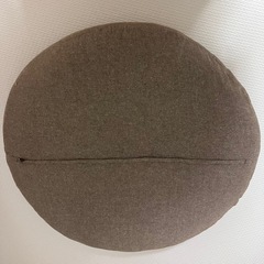 【美品】ニトリの円形クッション💓ブラウンカバー付きの画像