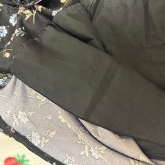 　黒　花柄ワンピースの画像