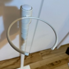 【ほぼ未使用】マキタ対応 掃除機スタンド／クリーナースタンド ホワイトの画像