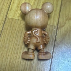 ミッキーマウス　木彫り　置き物の画像