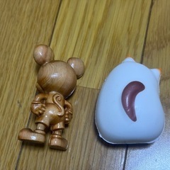 ミッキーマウス　木彫り　置き物の画像