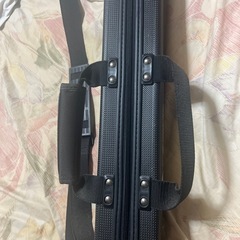 リールとタモ網とケースの画像