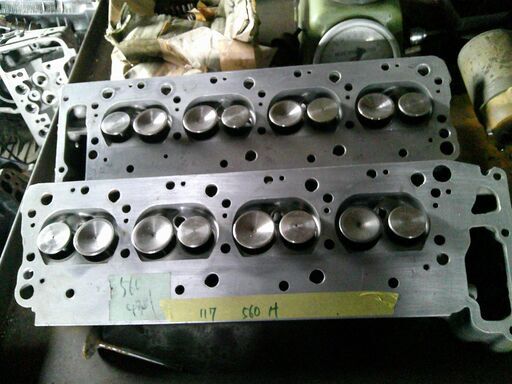 Mベンツ117エンジン軽量部品使用シリンダーヘツト取付け実施中