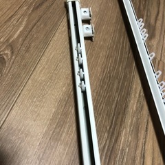 【カーテンレール】白／シングル／伸縮式150〜300cm／金具付き／1本あります  の画像