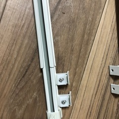【カーテンレール】白／シングル／伸縮式150〜300cm／金具付き／1本あります  の画像