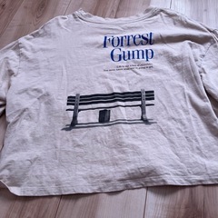 GU tシャツ Sサイズ ベージュ フォレスト・ガンプの画像