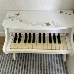 キッズ　ピアノ　ホワイトの画像