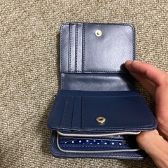 ほぼ新品🔴ブランド財布の画像