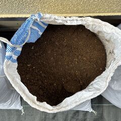 【無料】庭土 差し上げます　ガーデニング　残土　赤土　黒土　花壇　園芸　造成　工事　植木　鉢植えの画像