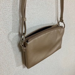LEPSIM ショルダーバッグ　値下げ中　フェイクレザーソフト3ルームの画像