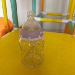 哺乳瓶100ml３本とNUK120mlの画像