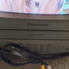ブラウン管テレビデオとdvdプレイヤーの画像