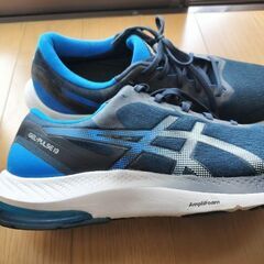 ランニングシューズ　アシックスの画像