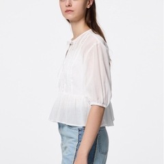 新品　GU レースペプラムブラウスの画像