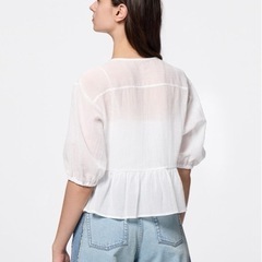 新品　GU レースペプラムブラウスの画像