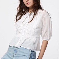 新品　GU レースペプラムブラウスの画像