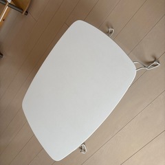 折りたたみ式テーブル
