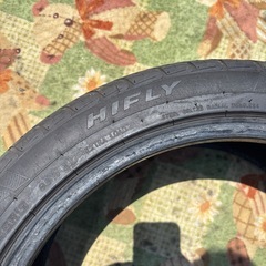 ハイフライ 235/45R19 タイヤ XL 1本の画像