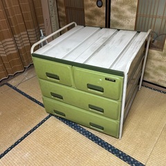 鉄製の衣装ケース
