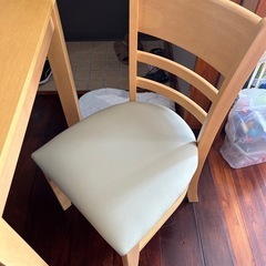 ダイニングテーブルの画像