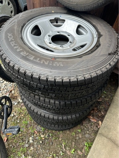 ダンロップタイヤ（195/80R15）