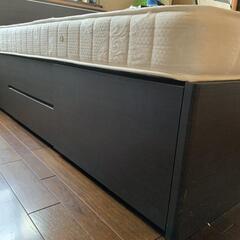 セミダブル　マニフレックス　マットレスとニトリベッド