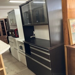 O2505-495 食器棚 ブラウン 横面キズあり 1段目引き出...