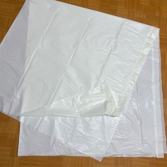 白いプラスチック製雨よけカバー