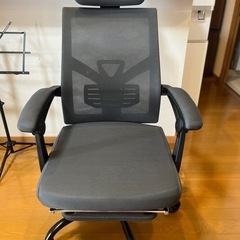 デスクチェアー